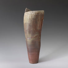Load image into Gallery viewer, (#05) Poem Shield Vase

