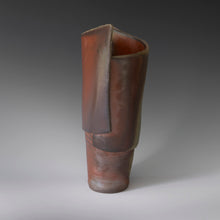 Load image into Gallery viewer, (#08) Shield Vase
