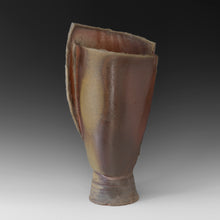 Load image into Gallery viewer, (#03) Shield Vase
