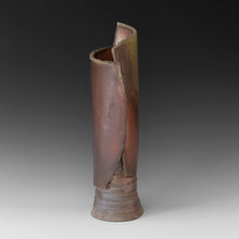Load image into Gallery viewer, (#03) Shield Vase
